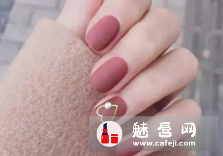 手指指甲边缘一按就疼怎么办 有灰指甲的美甲师会传染吗