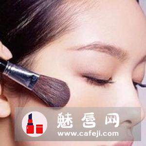 北京女子图鉴陈可依戚薇口红什么牌子 同款色号试色