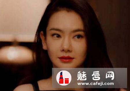 北京女子图鉴陈可依戚薇口红什么牌子 同款色号试色